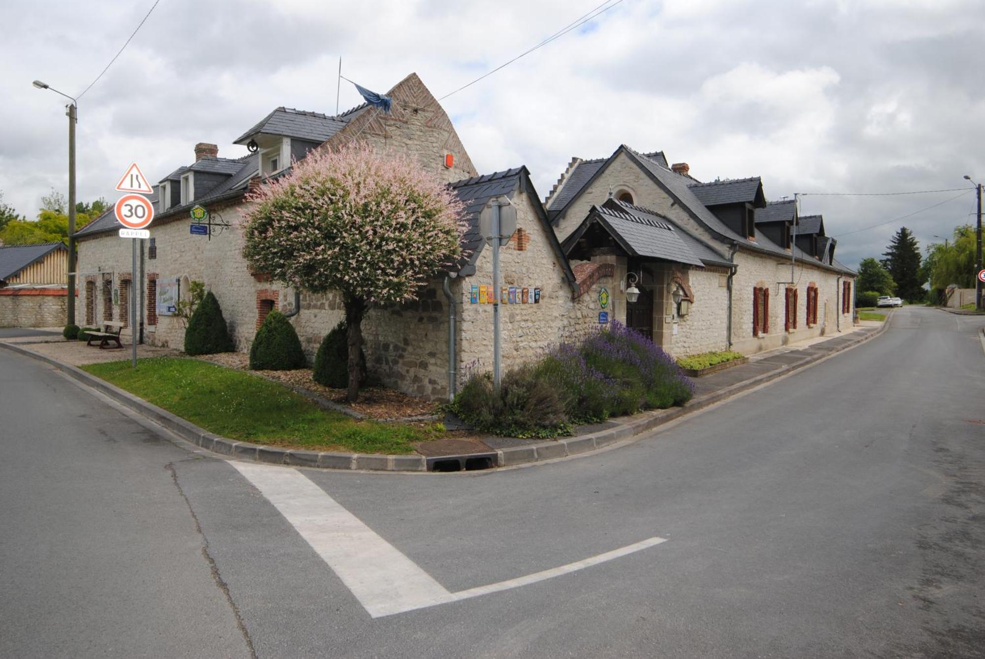 Le Grand Logis - Guest House - Bed And Breakfast Marchais  Exteriör bild